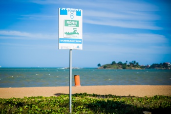 Placa de Balneabilidade na Praia de Camburi