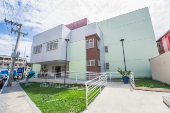 Fachada do CEU (Centro de Artes e Esportes Unificados) Grande São Pedro