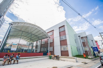 Fachada do CEU (Centro de Artes e Esportes Unificados) Grande São Pedro