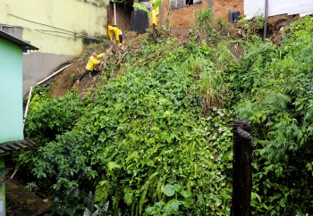Instalação de lona no talude da Ilha Príncipe