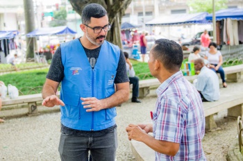 Equipe de abordagem de rua atuando na Praça Costa Pereira