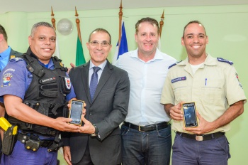 Entrega de novos smartphones para a Guarda Civil Municipal