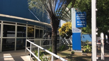 Entrada da unidade de saúde de Santa Luiza