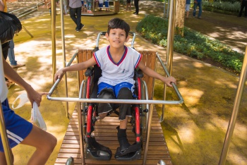 Brinquedos acessiveis Parque Moscoso