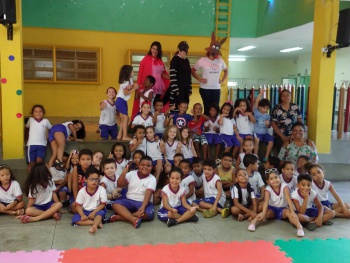 Ação de combate à dengue com alunos