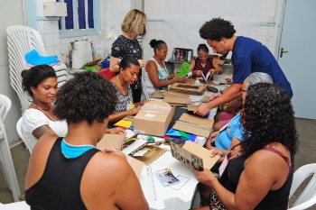 Oficina de Cartonagem CRAS Santa Martha