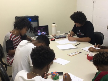 oficina de escrita criativa na Casa da Juventude