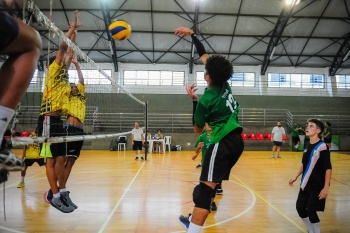 Final do Vôlei Masculino nos Jogos Escolares de Vitória entre E.E.E.F.M. Almirante Barroso enfrentando o Colégio Estadual