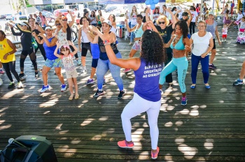 Dia Mundial da Saúde e da Atividade Física no SOE Jardim Camburi - Aula de Zumba
