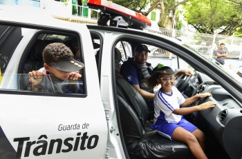 Ação educativa com a Guarda municipal na CMEI Gilda Athayde