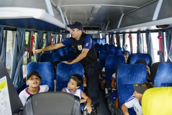Ação educativa com a Guarda municipal na CMEI Gilda Athayde