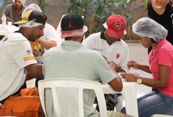 Escola da Vida Jardim da Penha oficina de ovos de pascoa