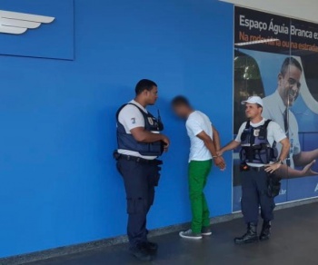 prisão guarda cabeleireira