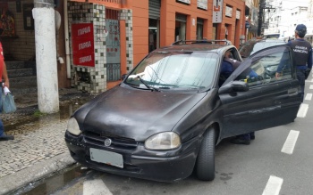 Veículo roubado apreendido
