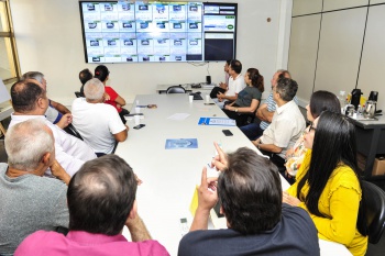 Leilão na sala Observatório da PMV