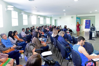 FORMAÇÃO CENTRALIZADA PARA TODOS OS PROFISSIONAIS DE EDUCAÇÃO INFANTIL