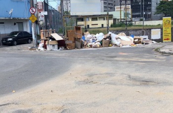 Ponto viciado de lixo em Santa Lúcia