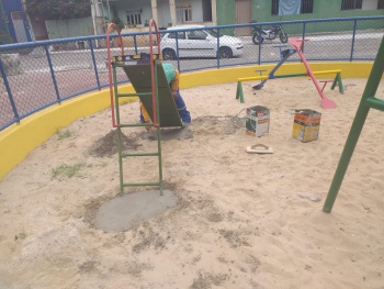 Instalação de escorregador no Playground da orla de Nova Palestina