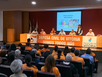 Entrega de certificados da capacitação de voluntários para Defesa Civil