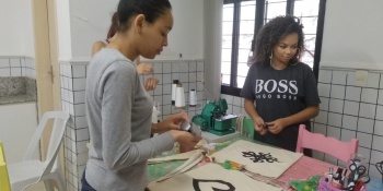Confecção de bolsas no Odomodê