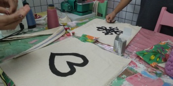 Confecção de bolsas no Odomodê