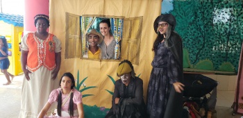 Viver o Livro ao Vivo e em Cores, peça teatral "João e Maria" com o grupo Gota, Pó e Poeira