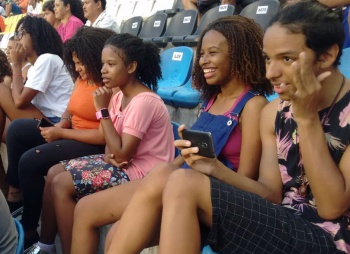 torcida do Cras São Pedro 1 na Copa do Mundo Sub 17, no Kleber Andrade