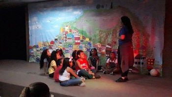 Apresentação dos participantes do Cajun Itararé na Mostra Cultural no auditório da Semcid