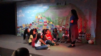 Apresentação dos participantes do Cajun Itararé na Mostra Cultural no auditório da Semcid
