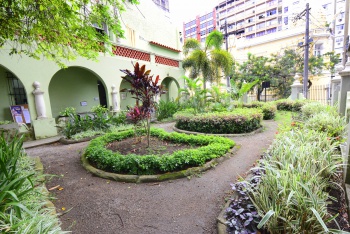 Fachada da Biblioteca Municipal Adelpho Poli Monjardim