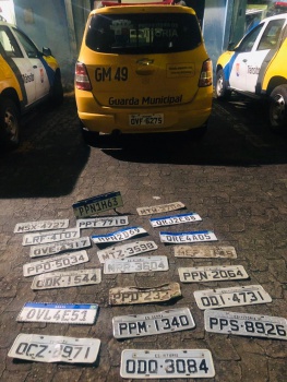Placas de carros achadas nas ruas de Vitória, pela Guarda Municipal de Vitória