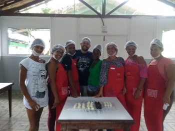 Oficina de doces com os assistidos