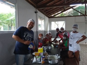Oficina de doces com os assistidos