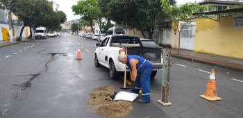 Rua Chafic Murad em Bento Ferreiraprox. a escola Sao Domingos. Tapa-buraco
