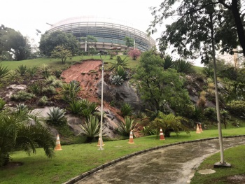 Deslizamento de terra no Parque Pianista Manolo Cabral