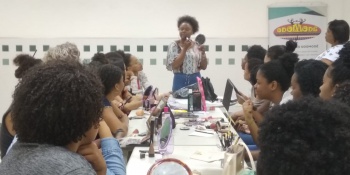 Oficina de maquiagem e penteado afro