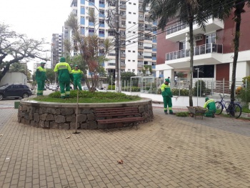 Equipe de paisagismo em Mata da Praia
