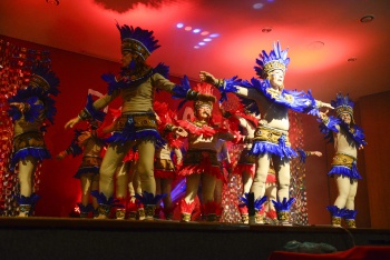 Encontro de dança de idosos no auditório da PMV