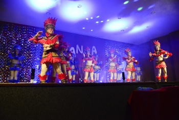 Encontro de dança de idosos no auditório da PMV