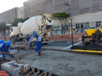 Início da concretagem na Avenida Vitória