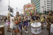 Banda a frente do Bloco Regional da Nair