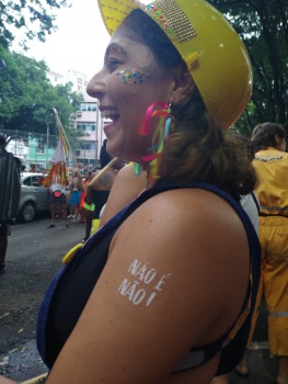 A contadora Rayanny Poltronieri carimbou uma das frases da campanha