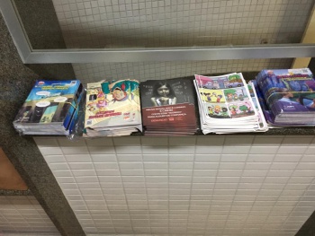 Entrega de revistas de exploração sexual infantil