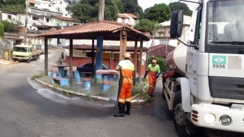 Lavagem praças bairro Santa Tereza e Morro do Quadro