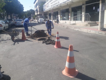 Recuperação em rede de drenagem 02 chupôes na Rua Pedro Carlos de Souza no bairro Ilha de Santa Maria ao lado do Bozi
