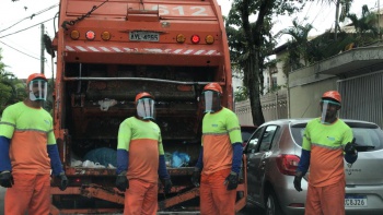 Coletores usarão face shield