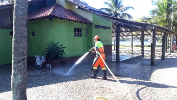 limpeza dos quiosques da Curva da Jurema