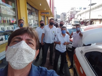 Fiscais orientam profissionais do transporte municipal sobre uso de máscaras