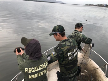 Apreensão de rede de pesca ilegal