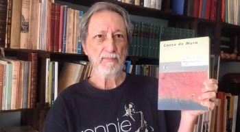 Escritor Reinaldo Santos Neves dá dica leitura nesta primeira edição de "O que estou lendo nesta quarentena?"